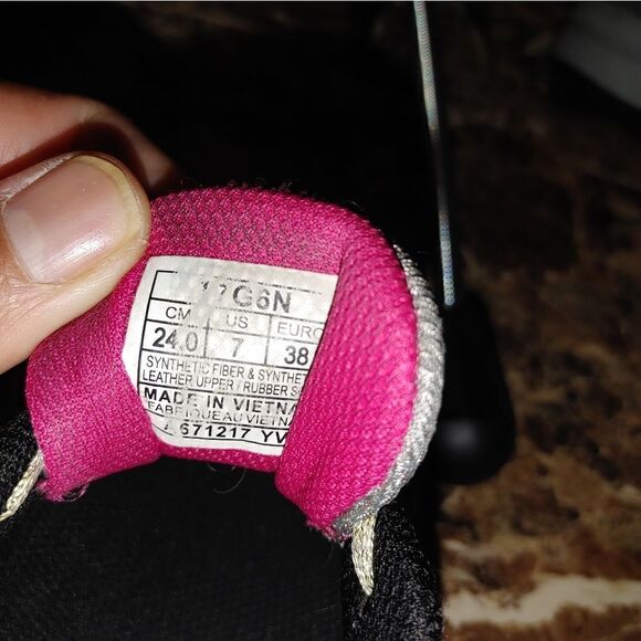 Asics women's gray running shoes sneaker size 7.       489 - Picture 10 of 11